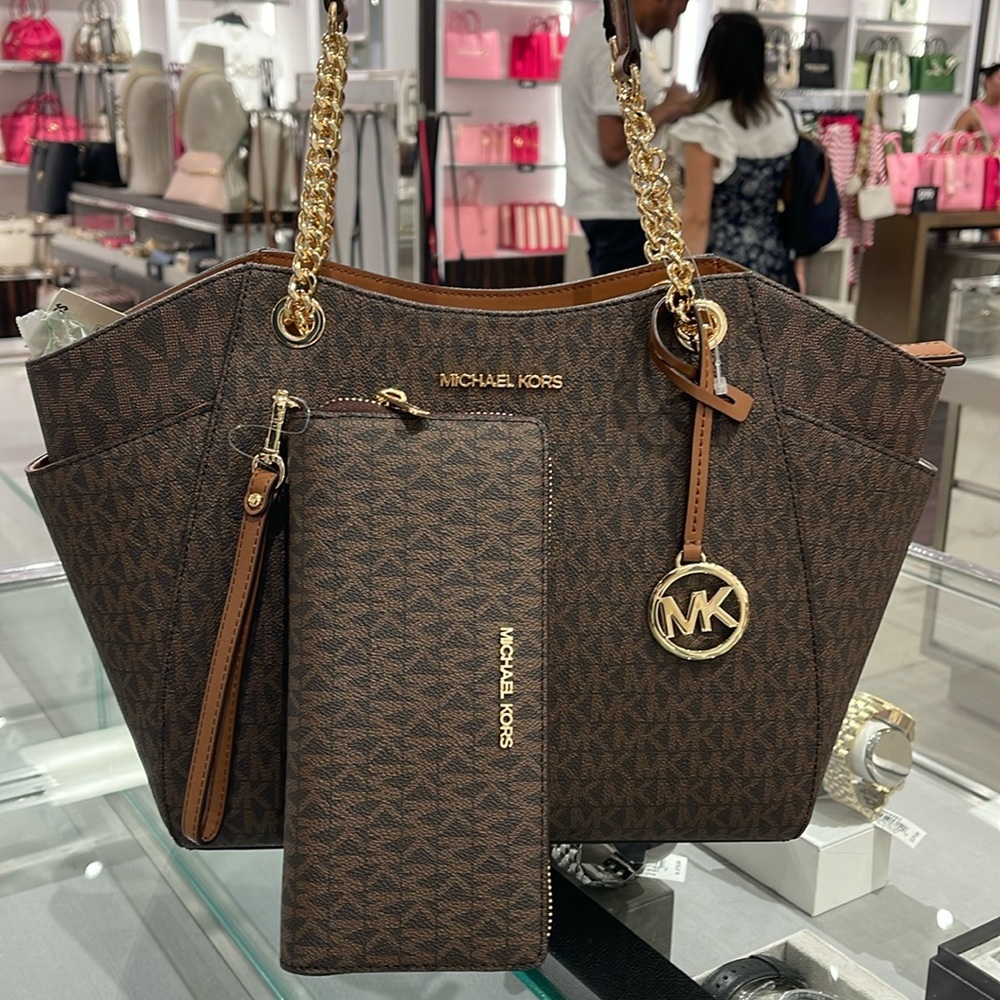MICHAEL KORS 
Jet Set Lg Shoulder Bag & JST Lg Travel CONTINENTAL wallet-wristlt